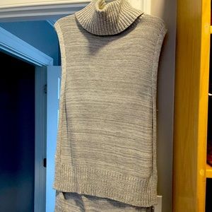 American Eagle - Turtleneck hi/lo vest. Size Medium.
